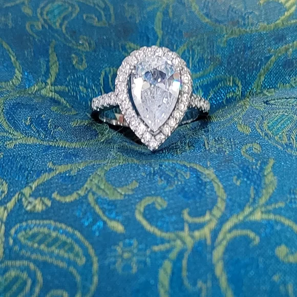 925 Sterling Silver Teardrop Shaped White Zircon Ring - Picture 2 of 6